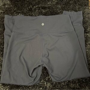 lululemon - navy cropped legging - size 10